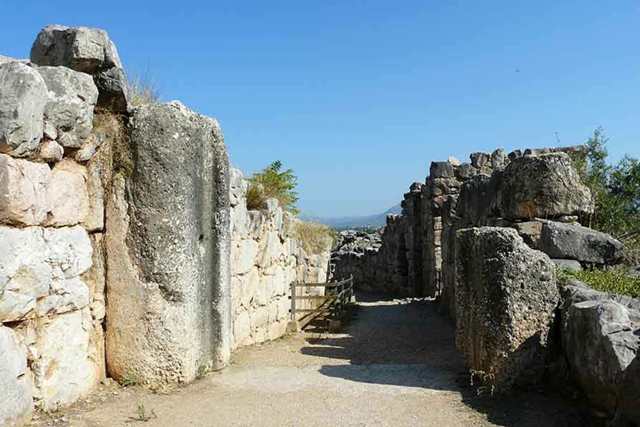 Tiryns - Cyclopean limestone walled street
